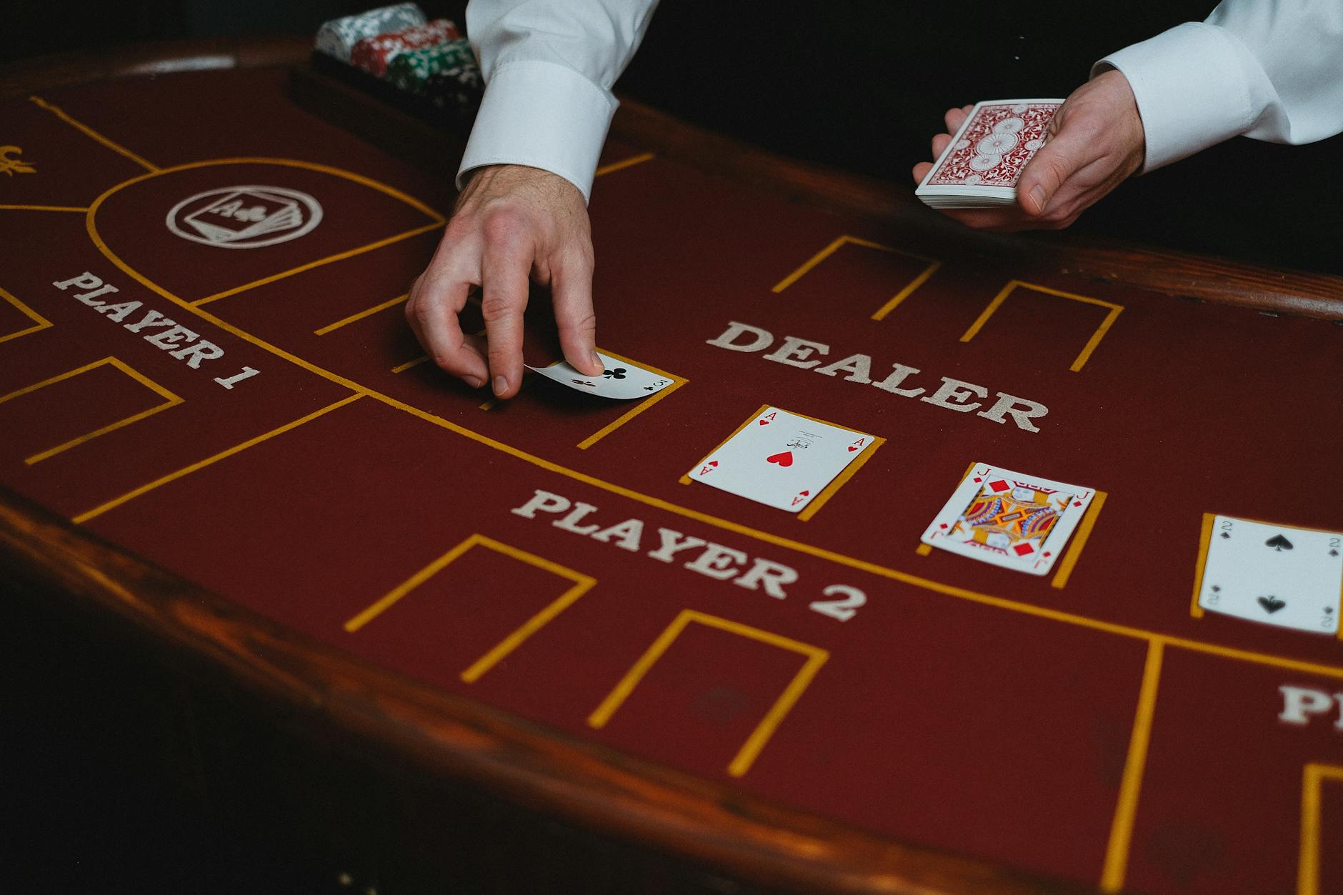 Baccarat là trò chơi đơn giản về luật nhưng đòi hỏi người chơi giữ kỷ luật khi đặt cược.